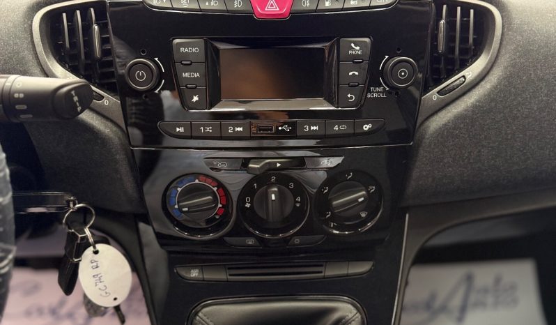 
								Lancia Ypsilon 0.9 TwinAir Gold 12/2020 full									