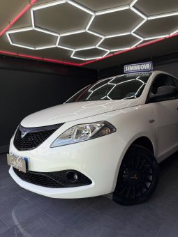 
										Lancia Ypsilon 1.2 Benz 69cv Platinum 11/2020 Nuova full									