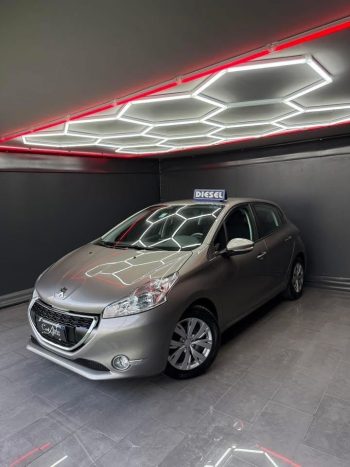 Peugeot 208 1.6 HDi 92 CV Allure 2014