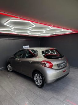 Peugeot 208 1.6 HDi 92 CV Allure 2014