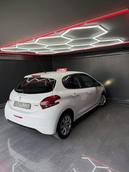 
										Peugeot 208 1.6 BlueHDi 75 CV Allure 2017 full									