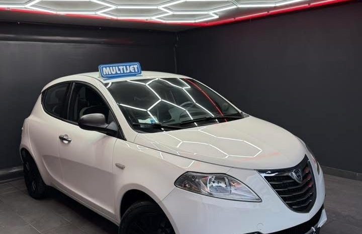 
								Lancia Ypsilon 1.3 MJT 95 CV NUOVA 11/2015 full									