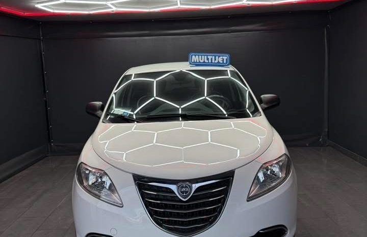 
								Lancia Ypsilon 1.3 MJT 95 CV NUOVA 11/2015 full									