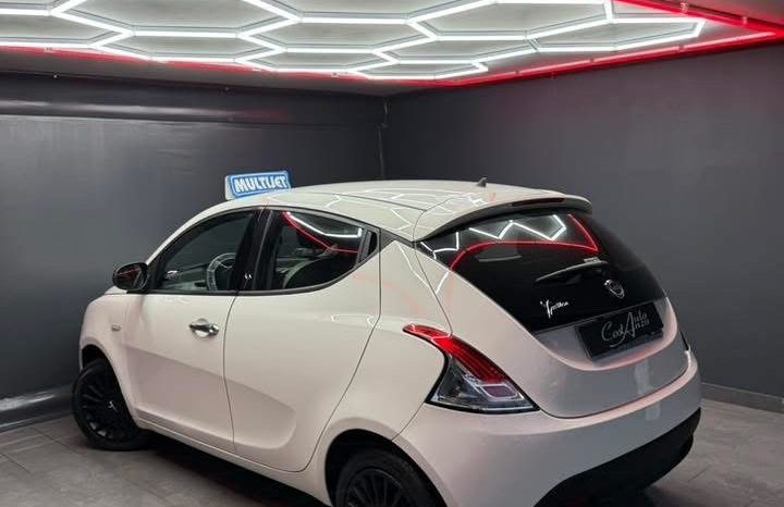 
								Lancia Ypsilon 1.3 MJT 95 CV NUOVA 11/2015 full									