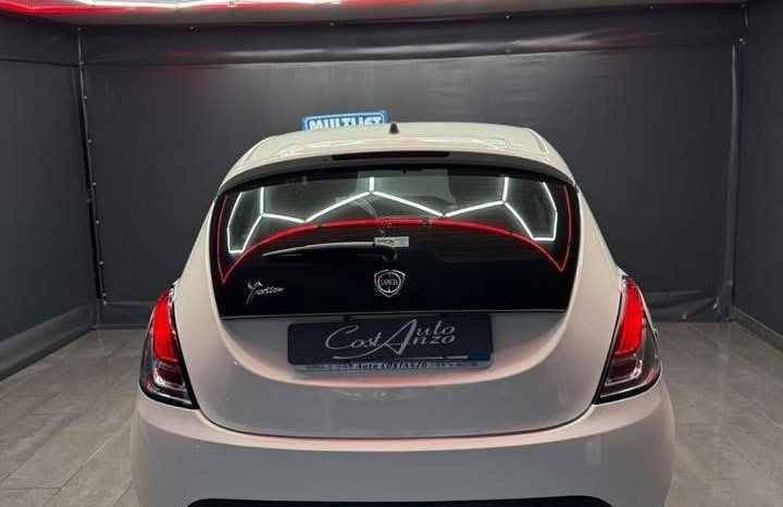 
								Lancia Ypsilon 1.3 MJT 95 CV NUOVA 11/2015 full									