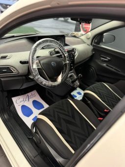 
										Lancia Ypsilon 1.3 MJT 95 CV NUOVA 11/2015 full									