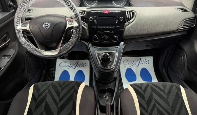 
								Lancia Ypsilon 1.3 MJT 95 CV NUOVA 11/2015 full									