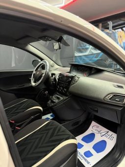 
										Lancia Ypsilon 1.3 MJT 95 CV NUOVA 11/2015 full									