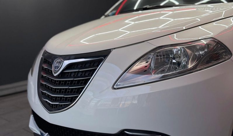 
								Lancia Ypsilon 1.3 MJT 95 CV NUOVA 11/2015 full									