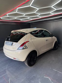 
										Lancia Ypsilon 1.2 GPL Ecochic Gold 2016 full									
