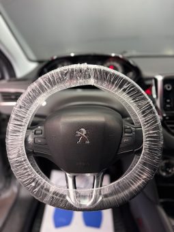 
										Peugeot 208 BlueHDi 102 CV ALLURE PACK 09/2019 full									