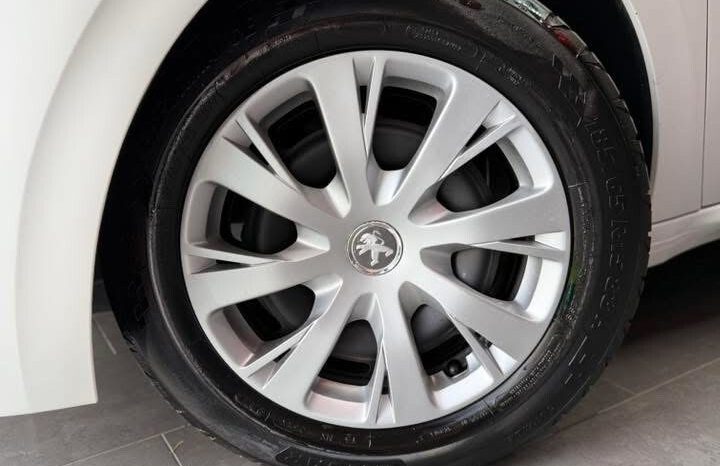 
								Peugeot 208 1.6 BlueHDi 75 CV Allure 2017 full									