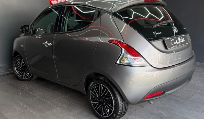 
								Lancia Ypsilon 1.0 Hybrid Ecochic Gold 2022 full									