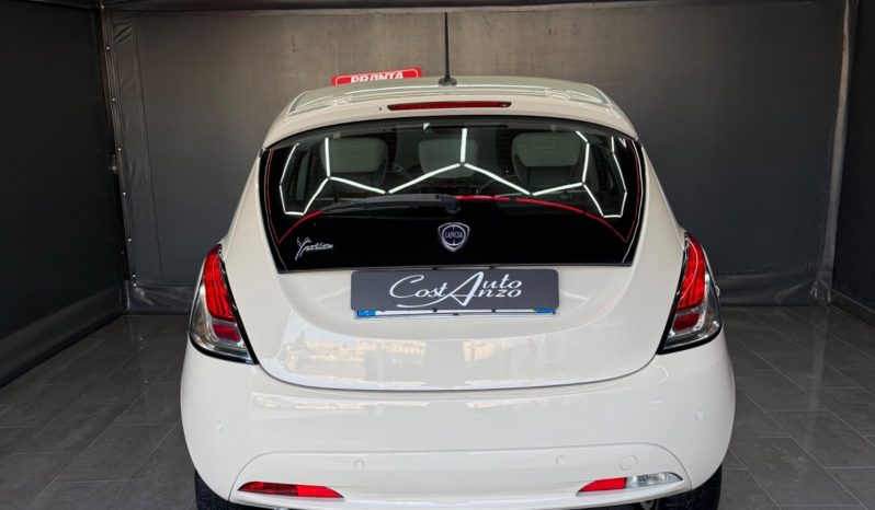 
								Lancia Ypsilon 1.3 Multijet 95 CV Platinum 2016 full									