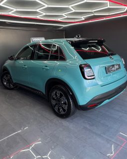 
										Fiat 600 1.2 Hybrid 145 CV DCT MHEV La Prima full									