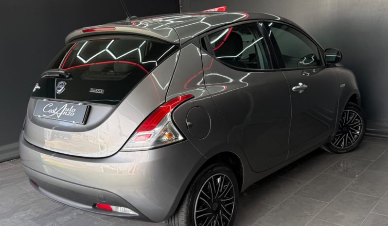
								Lancia Ypsilon 1.0 Hybrid Ecochic Gold 2022 full									