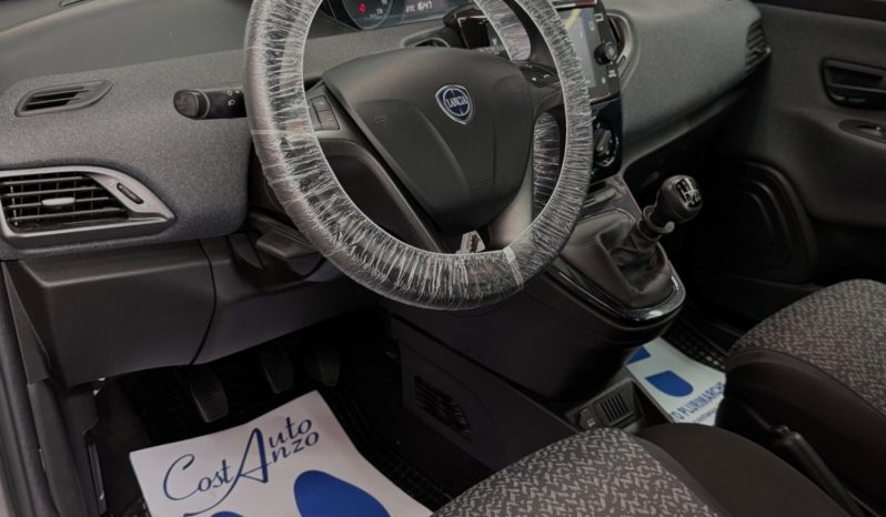 
								Lancia Ypsilon 1.0 Hybrid Ecochic Gold 2022 full									