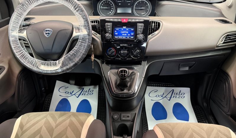 
								Lancia Ypsilon 1.3 Multijet 95 CV Platinum 2016 full									