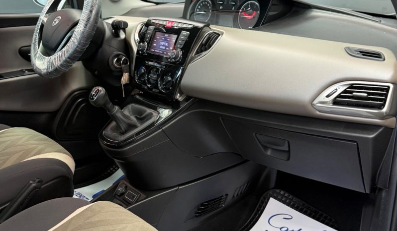 
								Lancia Ypsilon 1.3 Multijet 95 CV Platinum 2016 full									