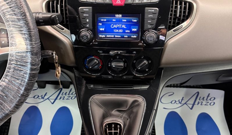 
								Lancia Ypsilon 1.3 Multijet 95 CV Platinum 2016 full									