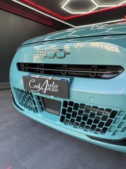 
										Fiat 600 Hybrid 145 CV DCT MHEV La Prima full									