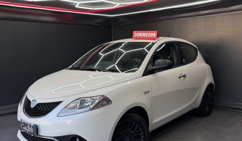 
								Lancia Ypsilon 1.2 Benzina Gold 44000 KM full									