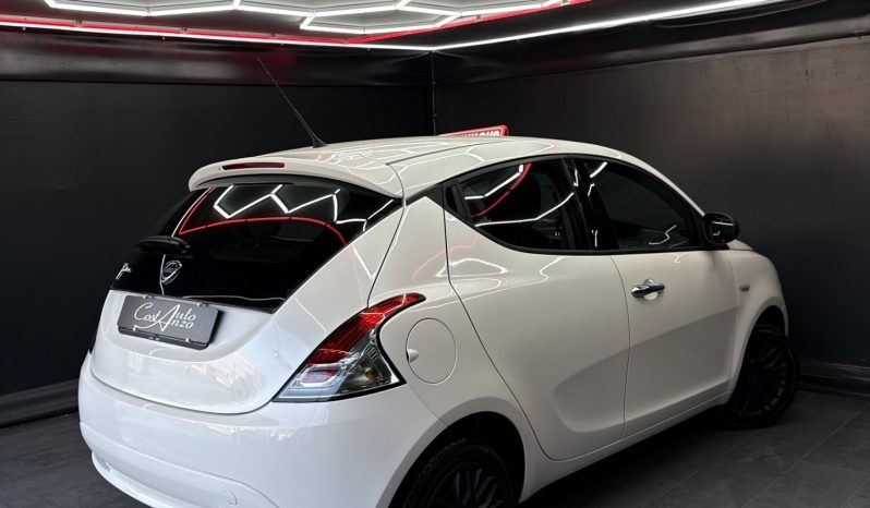 
								Lancia Ypsilon 1.2 Benzina Gold 44000 KM full									