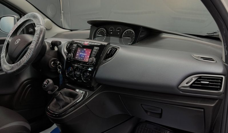 
								Lancia Ypsilon 1.2 Benzina Gold 44000 KM full									
