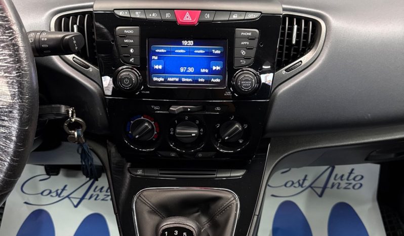 
								Lancia Ypsilon 1.2 Benzina Gold 44000 KM full									
