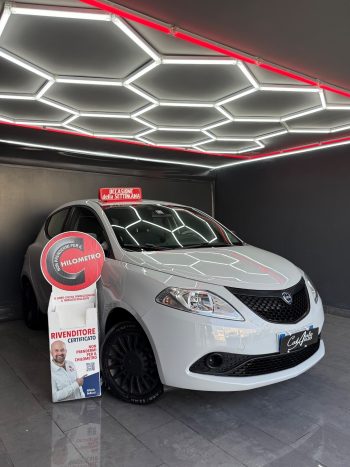 Lancia Ypsilon 1.0 Hybrid Ecochic Gold 2021