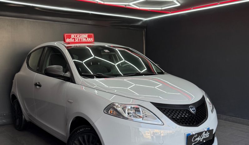 
								Lancia Ypsilon 1.0 Hybrid Ecochic Gold 2021 full									
