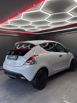 
										Lancia Ypsilon 1.0 Hybrid Ecochic Gold 2021 full									