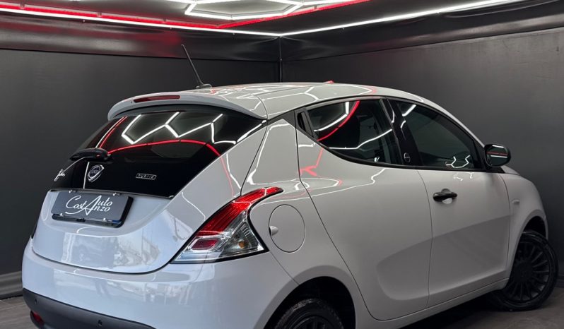 
								Lancia Ypsilon 1.0 Hybrid Ecochic Gold 2021 full									