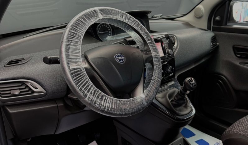 
								Lancia Ypsilon 1.0 Hybrid Ecochic Gold 2021 full									