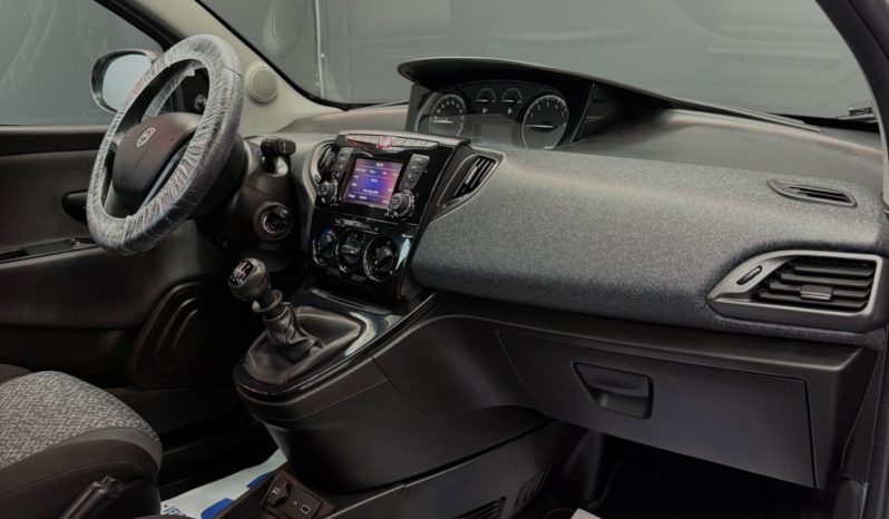 
								Lancia Ypsilon 1.0 Hybrid Ecochic Gold 2021 full									