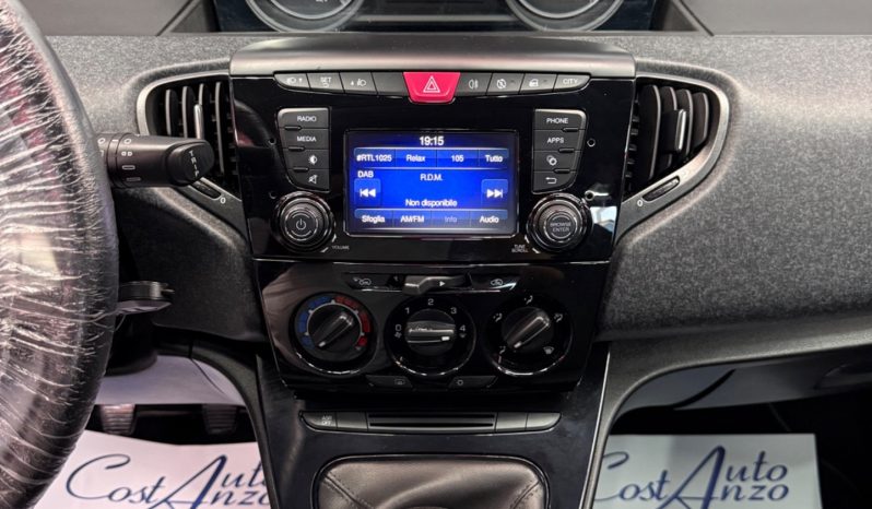 
								Lancia Ypsilon 1.0 Hybrid Ecochic Gold 2021 full									
