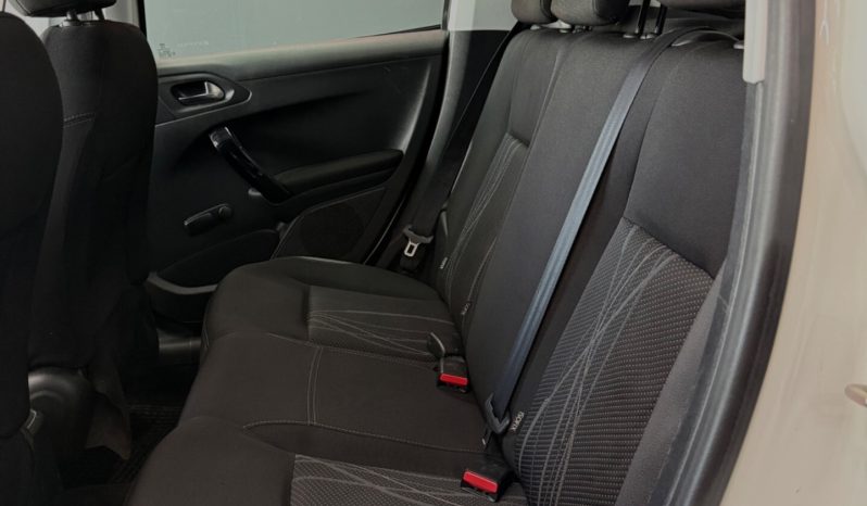 
								Peugeot 208 1.4 HDi 68 CV Allure full									