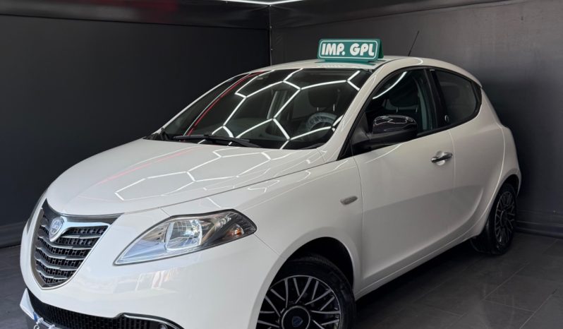 
								Lancia Ypsilon 1.2 GPL Ecochic Platinum 11/2015 full									