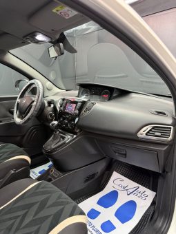 
										Lancia Ypsilon 0.9 Benzina 85 CV Platinum AUTOMATICA full									