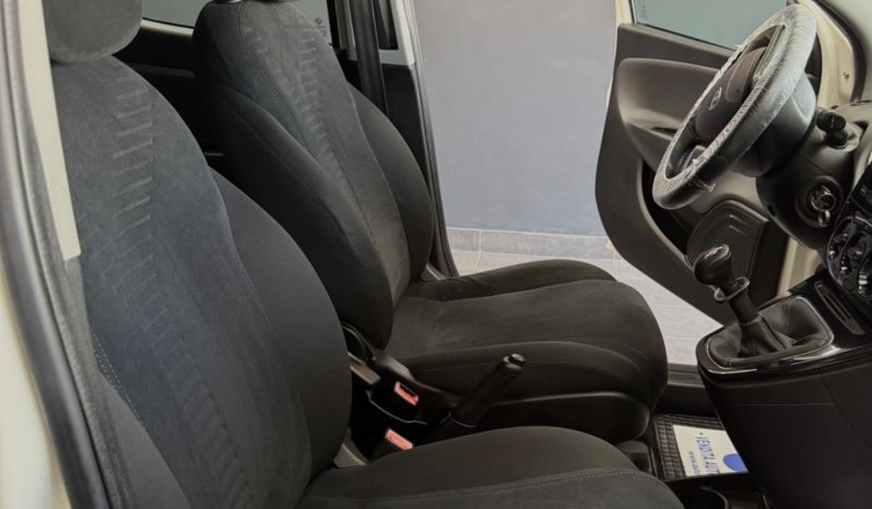 
								Lancia Ypsilon 1.2 GPL Ecochic Platinum 11/2015 full									