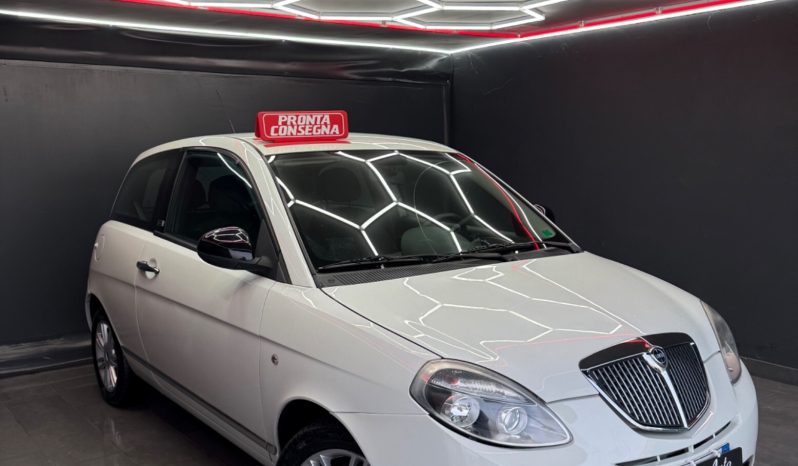 
								Lancia Ypsilon 1.3 Multijet 75 CV Unyca 2012 full									