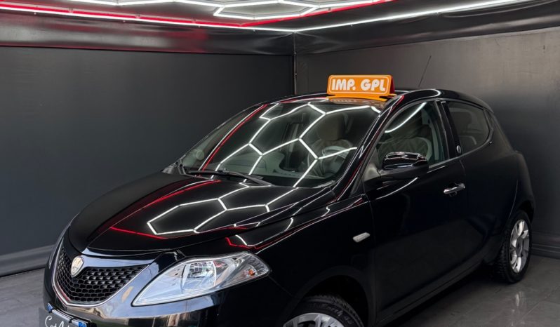 
								Lancia Ypsilon 1.2 GPL Ecochic Gold 2016 full									