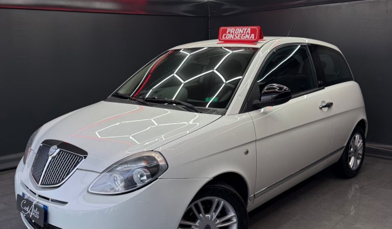 
								Lancia Ypsilon 1.3 Multijet 75 CV Unyca 2012 full									