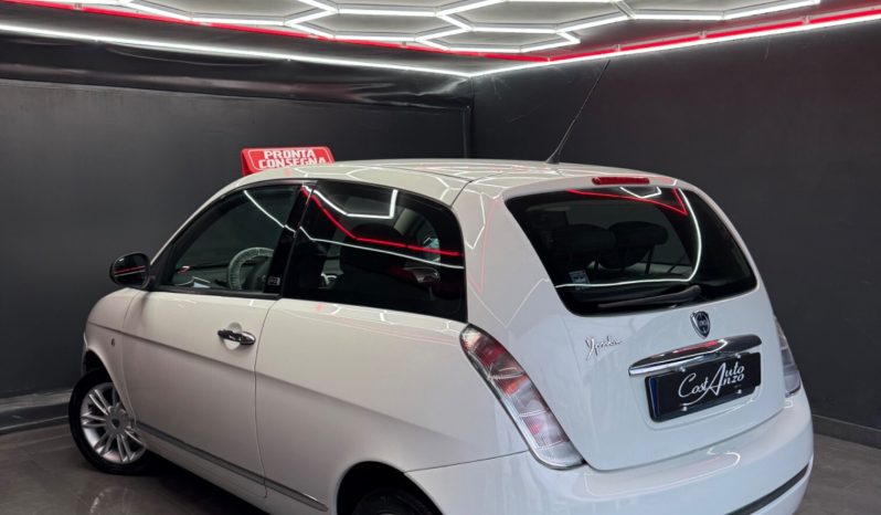 
								Lancia Ypsilon 1.3 Multijet 75 CV Unyca 2012 full									