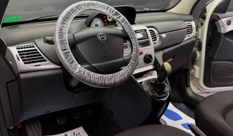 
								Lancia Ypsilon 1.3 Multijet 75 CV Unyca 2012 full									
