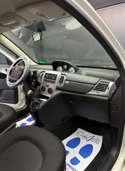 
										Lancia Ypsilon 1.3 Multijet 75 CV Unyca 2012 full									