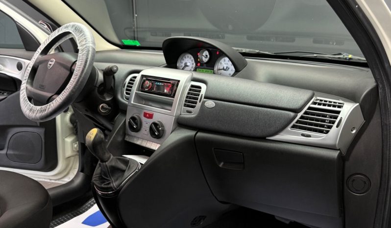 
								Lancia Ypsilon 1.3 Multijet 75 CV Unyca 2012 full									