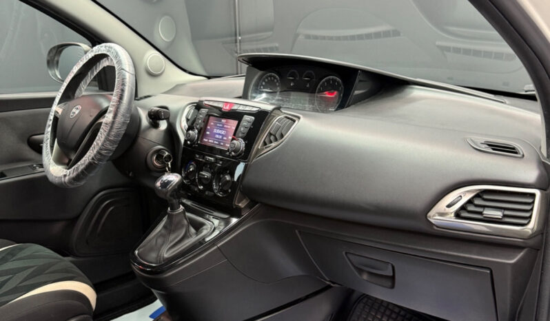 
								Lancia Ypsilon 0.9 Benzina 85 CV Platinum AUTOMATICA full									