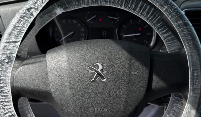 
								Peugeot Traveller BlueHDi 120 Cv 8 Posti ALLURE 2020 full									