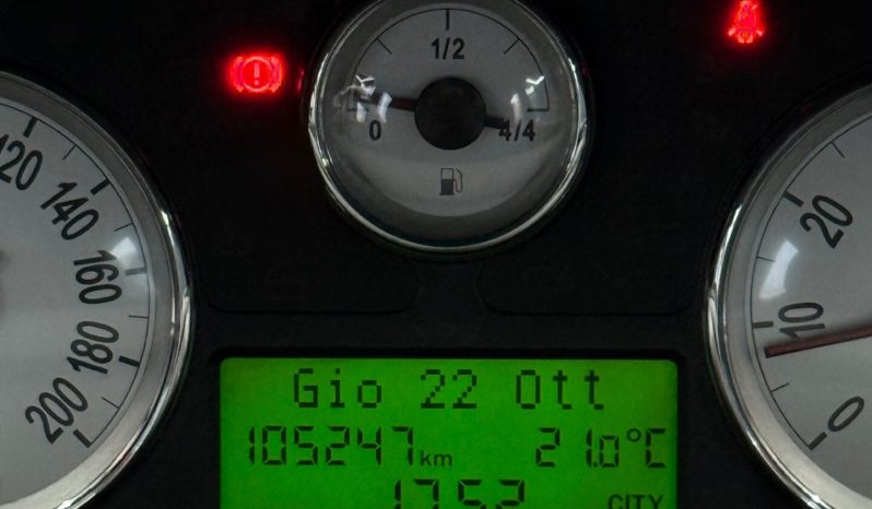 
								Lancia Ypsilon 1.3 Multijet 75 CV Unyca 2012 full									